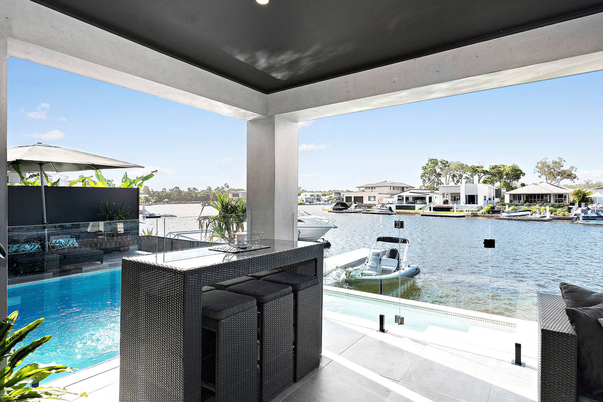 11-Outdoor-water-The-Passage