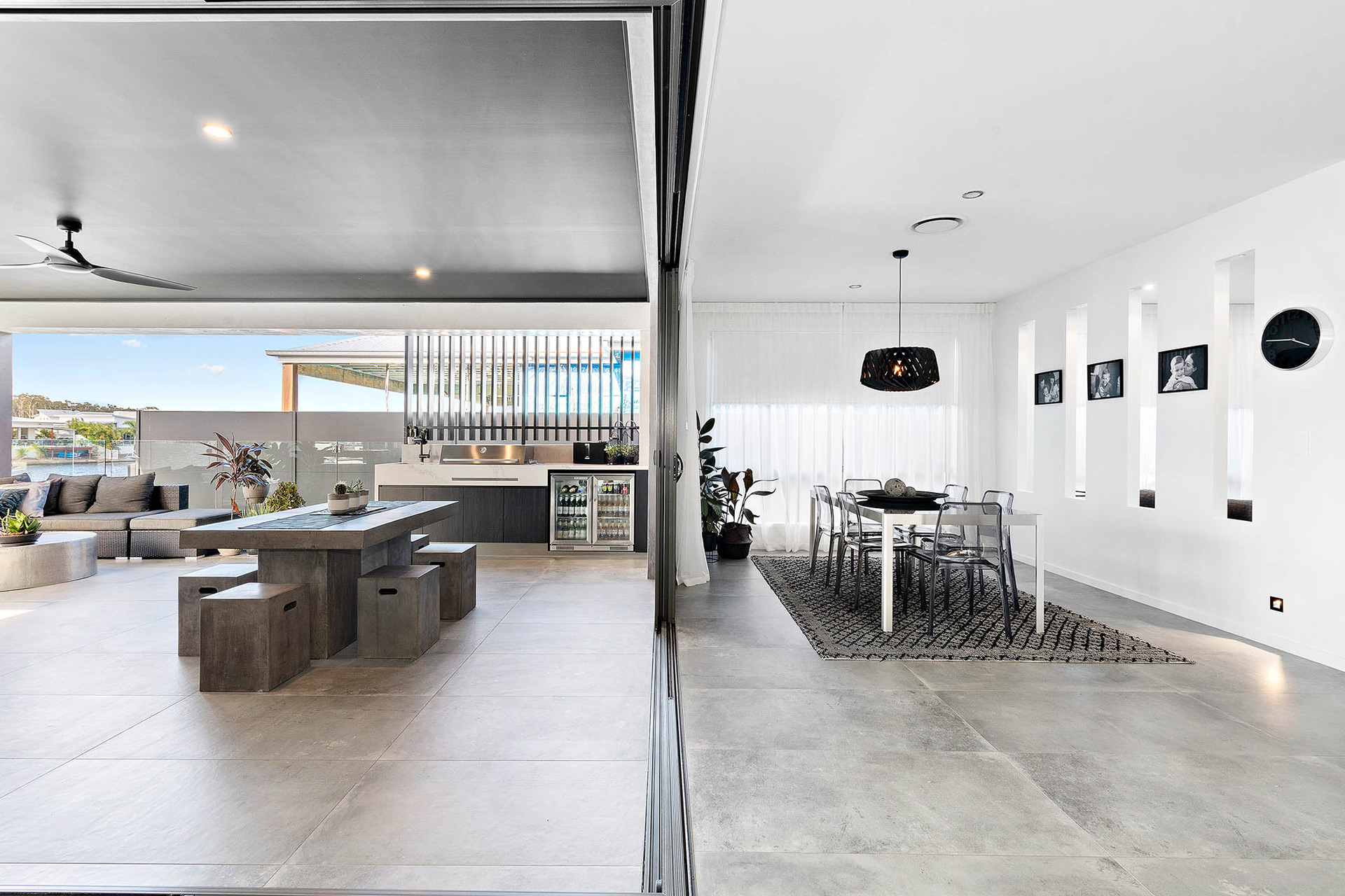 9-INDOOR_OUTDOOR-The-Passage